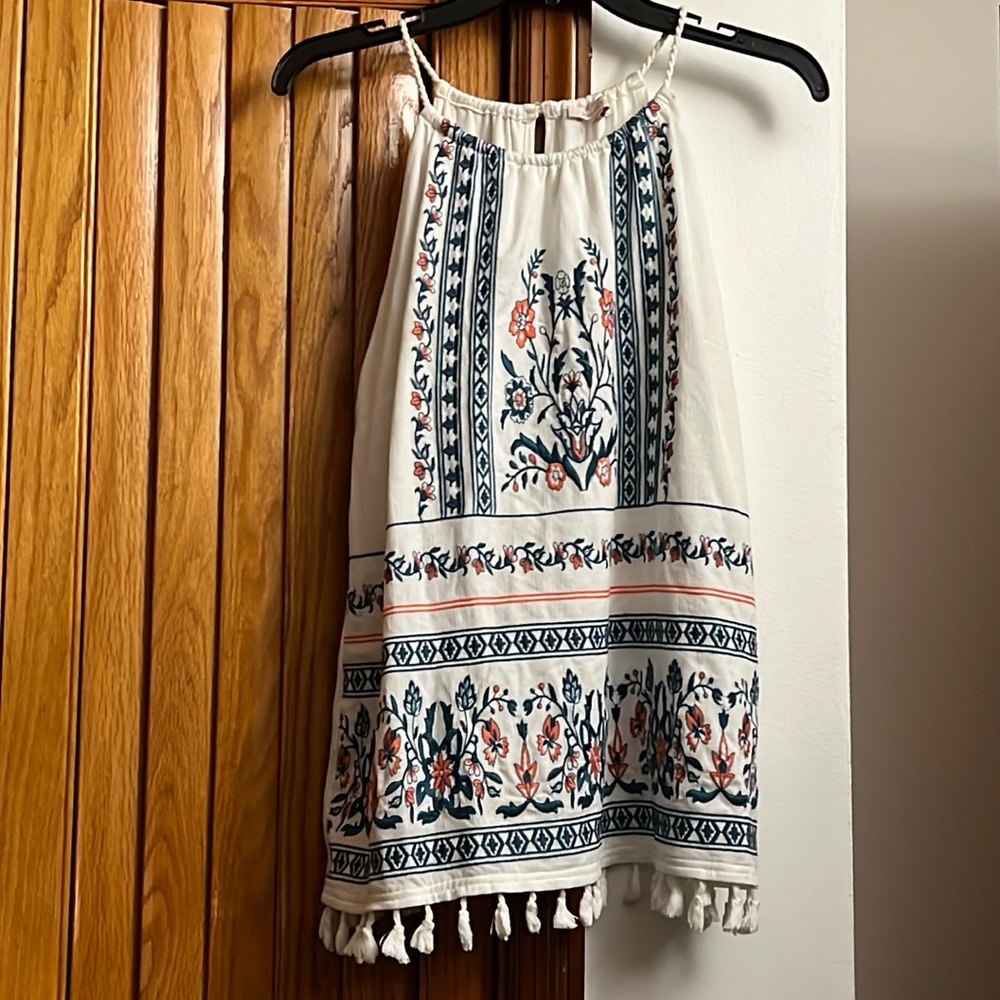 Gorgeous embroidered tank top